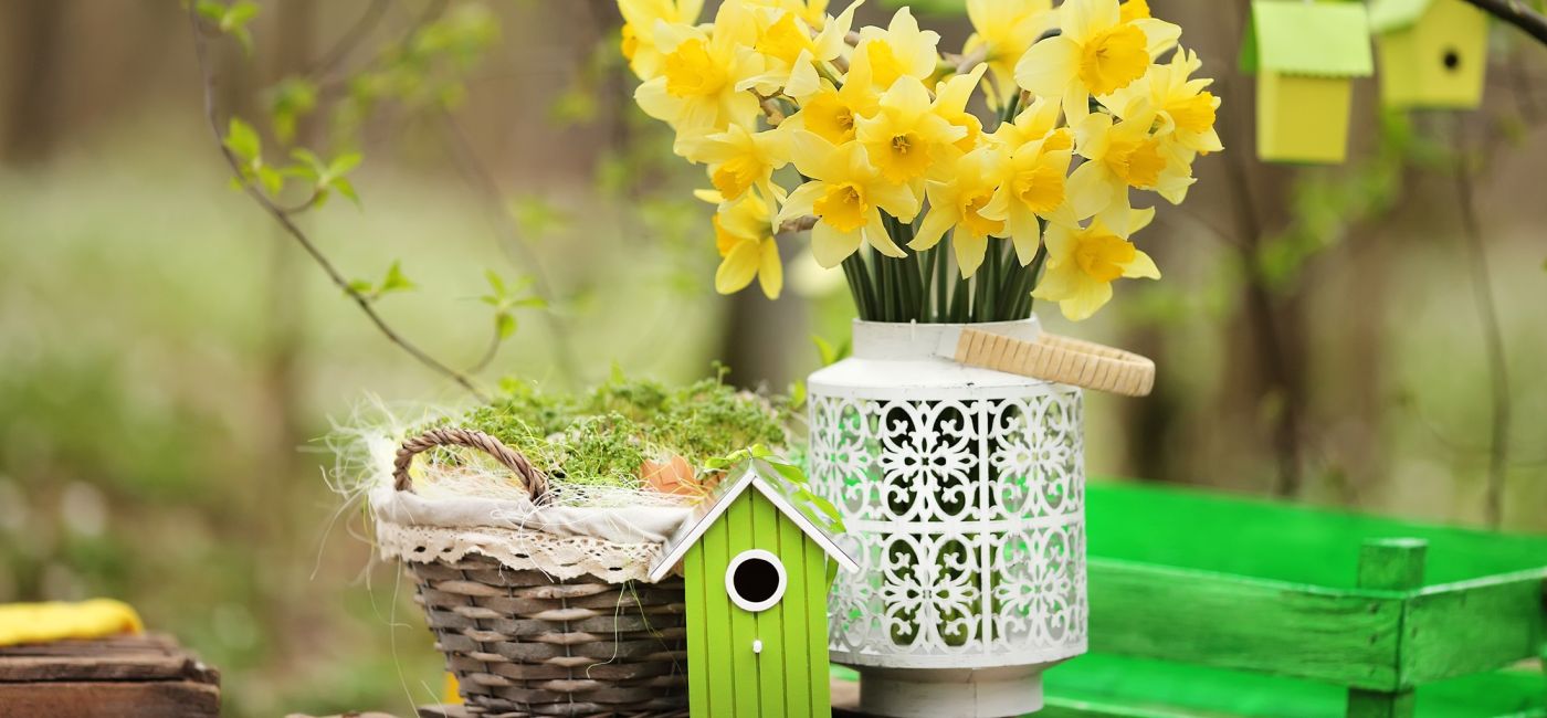 dekoracje wielkanocne przed domem