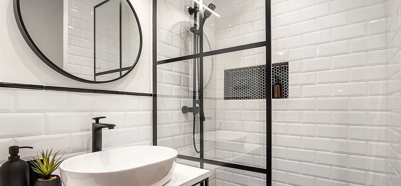 półki i półeczki pod prysznic – jak je wybrać