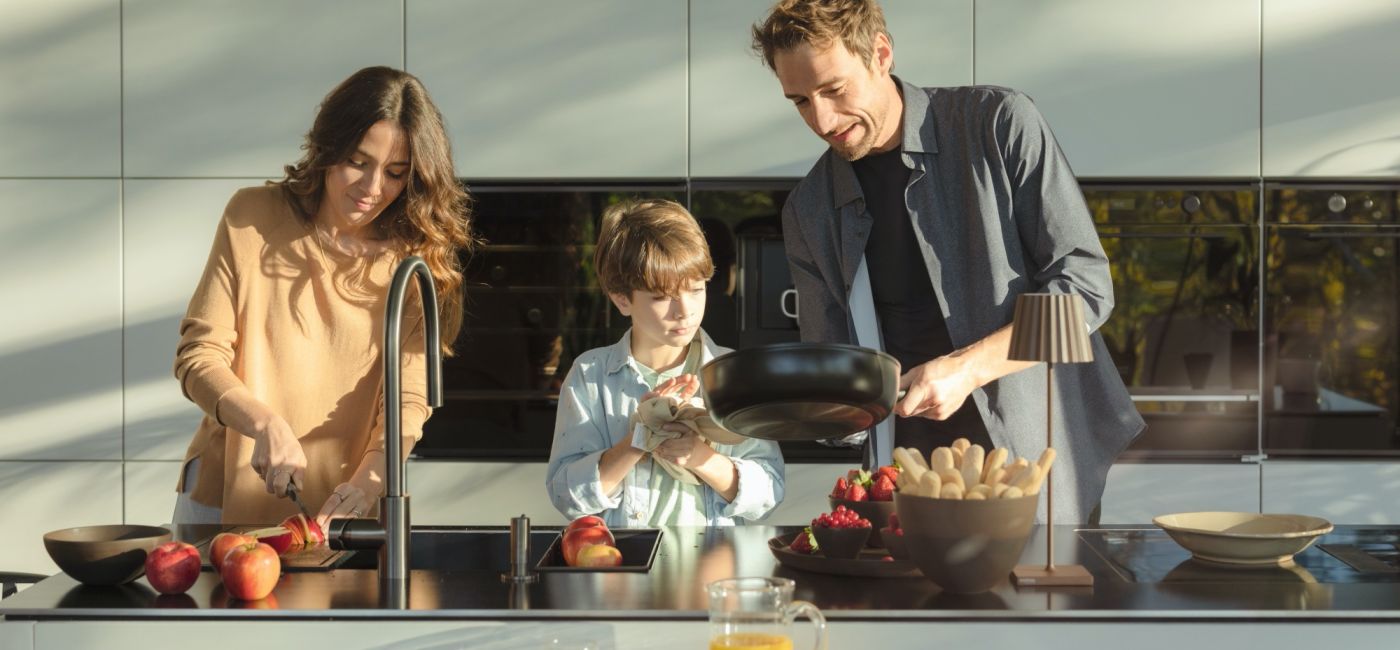 całkowicie czarne AGD w kuchni franke blackline