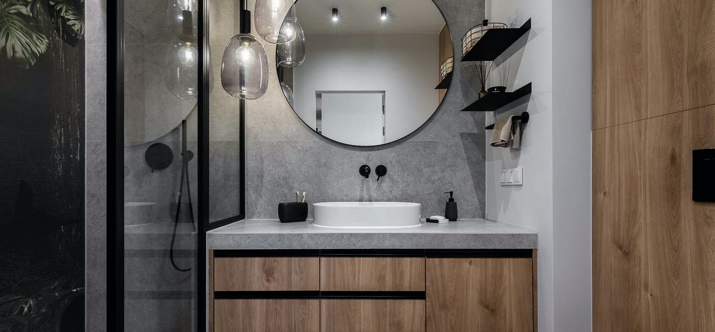 nowoczesna łazienka z drewnem