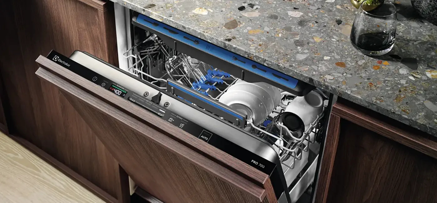 Masz dość zmywarki, która nie domywa? Poznaj rozwiązania Electrolux dla idealnie czystych naczyń