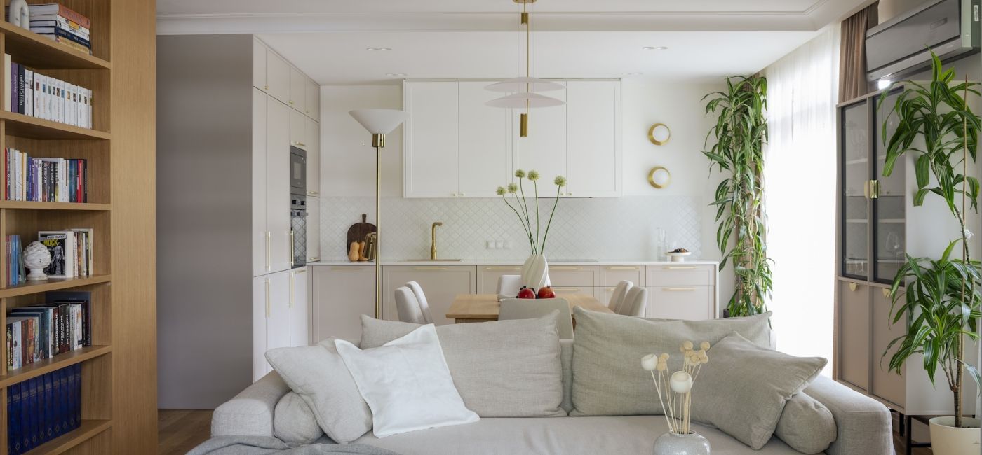 stumetrowe mieszkanie z efektowną biblioteką