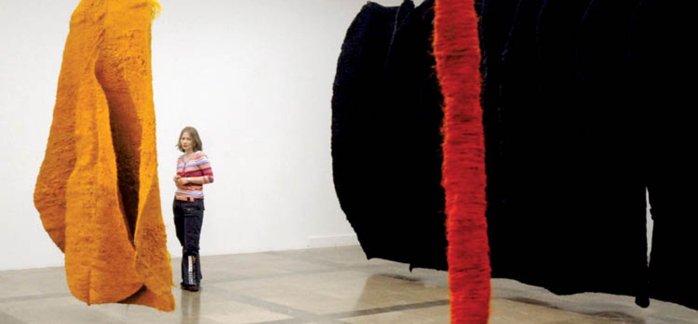 Żółty abakan , Magdalena Abakanowicz, 1970-75 r., fot. EAST NEWS