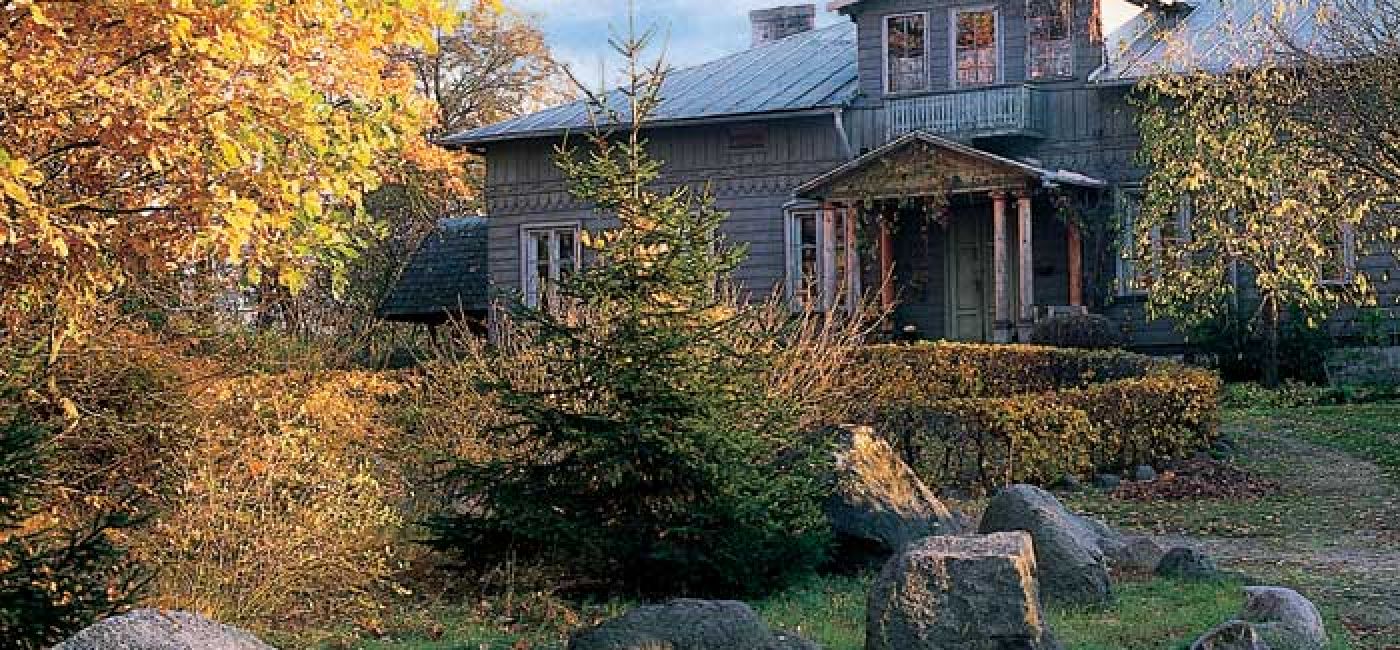 Andrzej Wajda nakręcił tu Panny z Wilka , a Magdalena Łazarkiewicz - Białe małżeństwo .