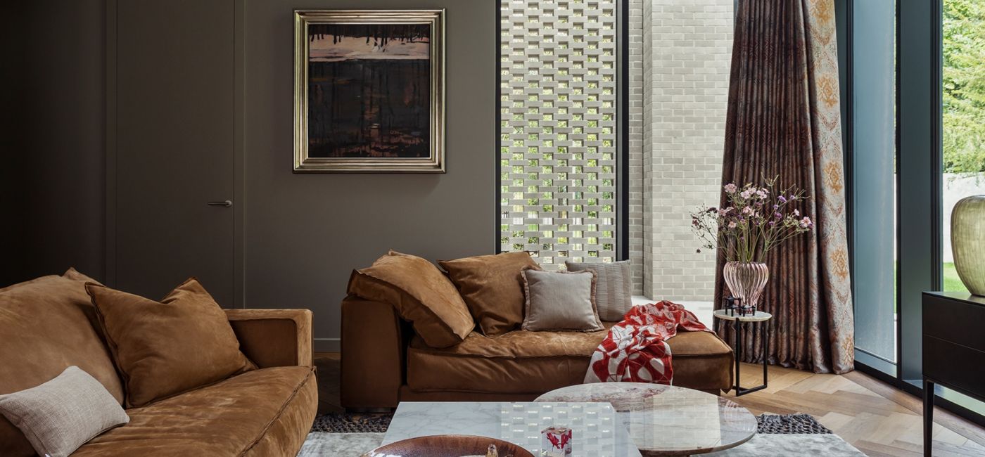 apartament pełen sztuki włoskiego designu i szlachetnych materiałów