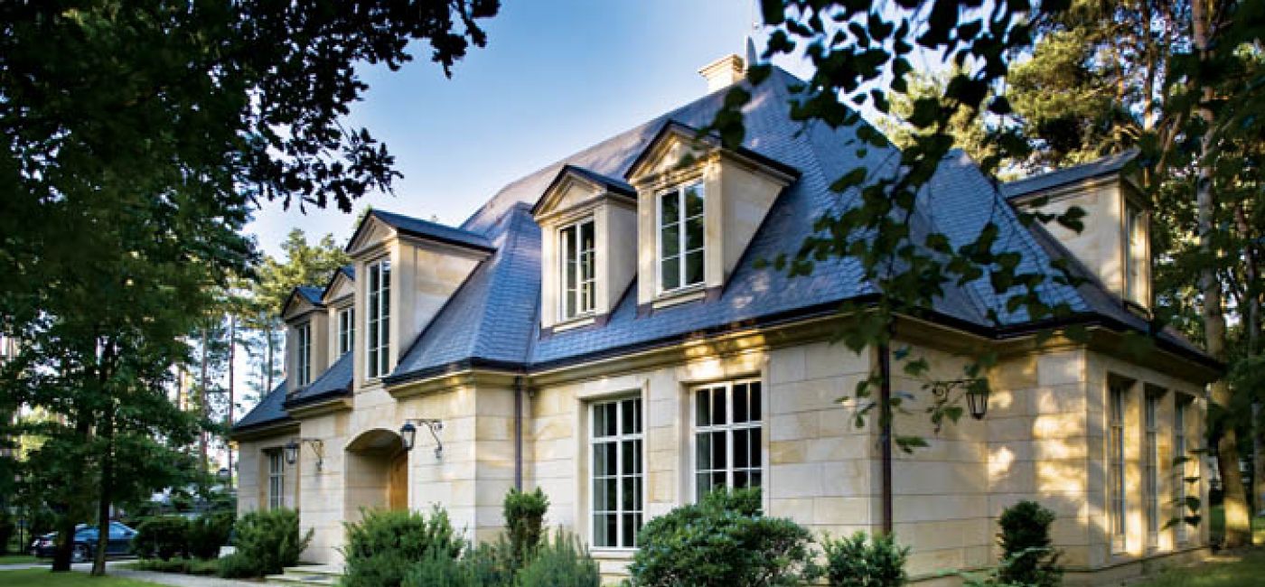 Ewa tak bardzo polubiła architekturę Bretanii, że postanowiła przenieść ją do... Puszczy Kampinoskiej.