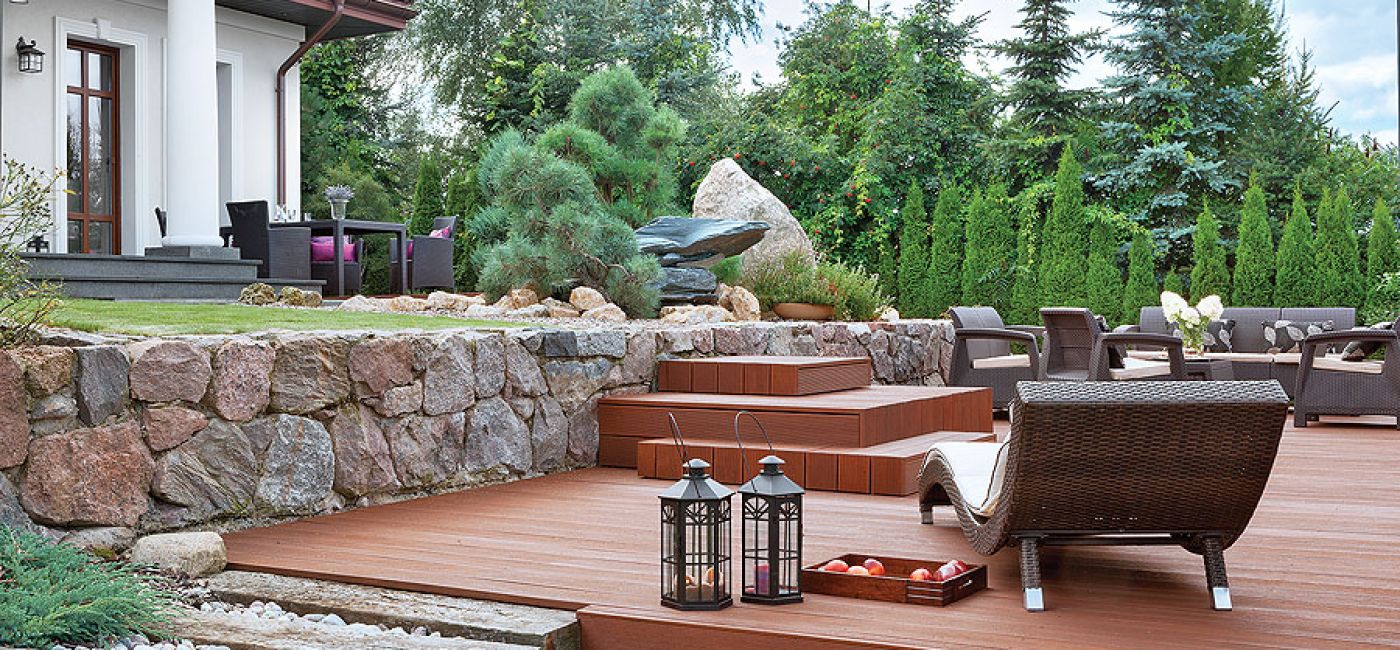 Górny kawowo-obiadowy, środkowy do leżakowania, a dolny do piknikowania i tańców.