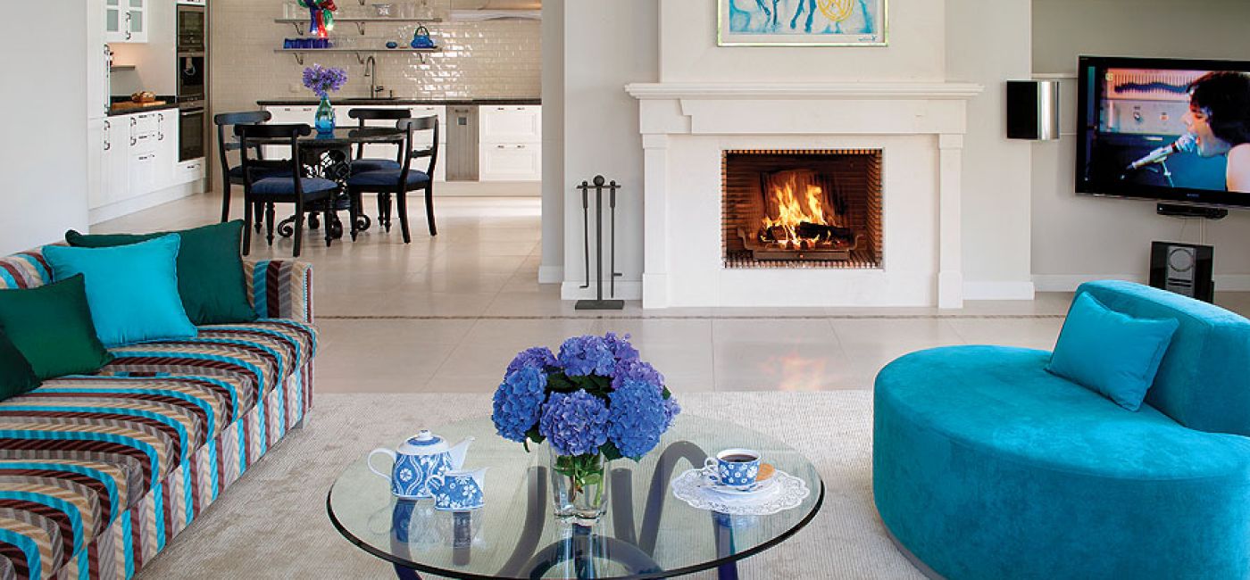 Jasny, radosny, pełen słońca - architektka wyburzyła większość ścian i otworzyła przestrzeń.