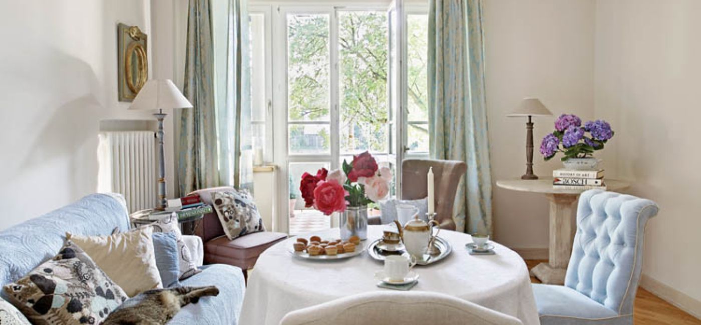 Klimat tego domu to zasługa pastelowych kolorów. Niedopowiedzianych, poprzecieranych, przytłumionych.