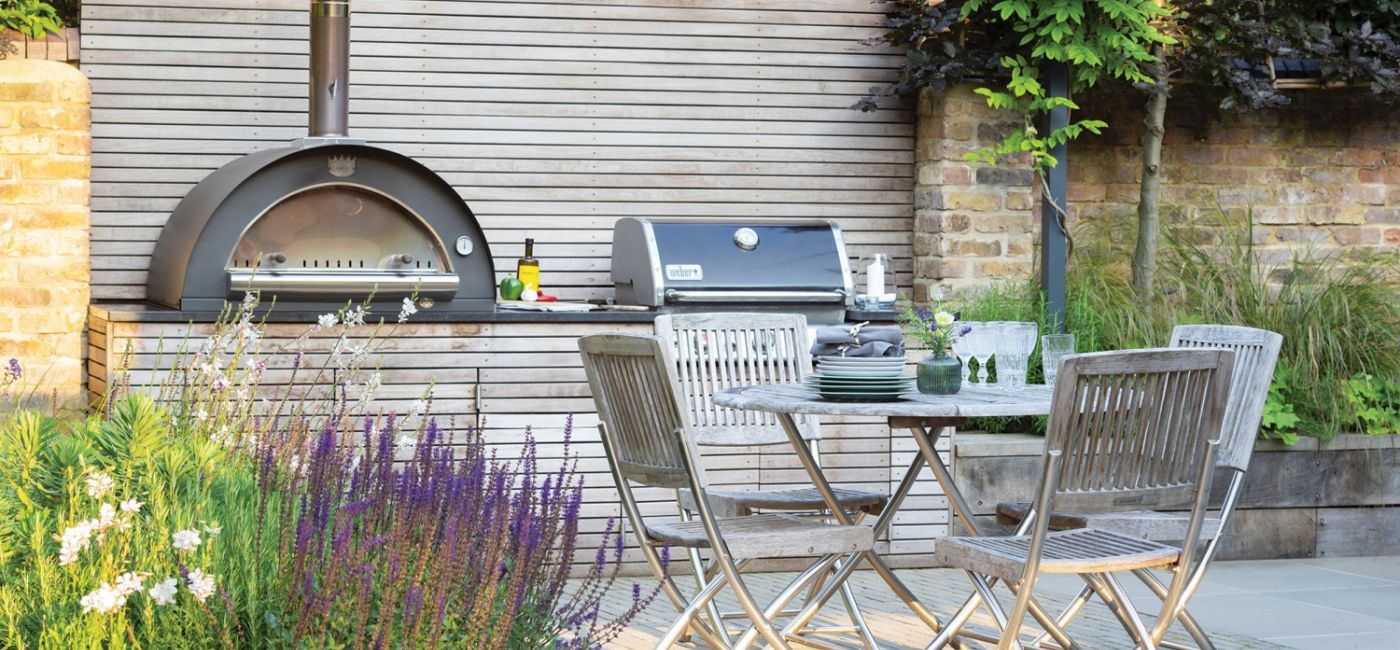 kuchnia ogrodowa z piecem na pizzę