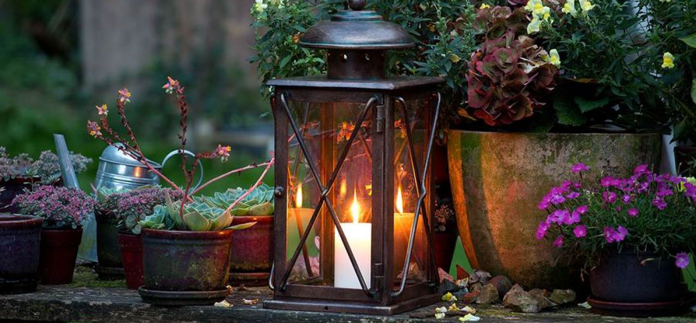 Lampion firmy Robers. Ręcznie kute lampy do ogrodu