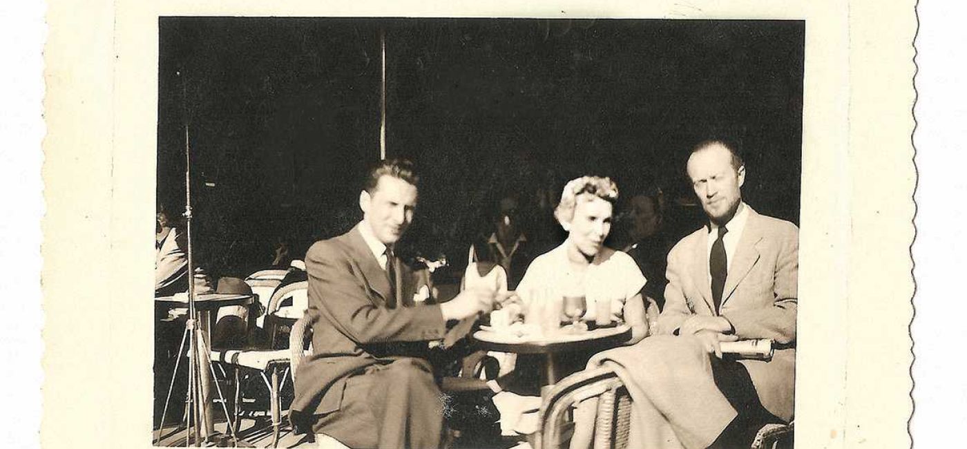 Mieczysław Janikowski w kawiarni, pierwszy z prawej