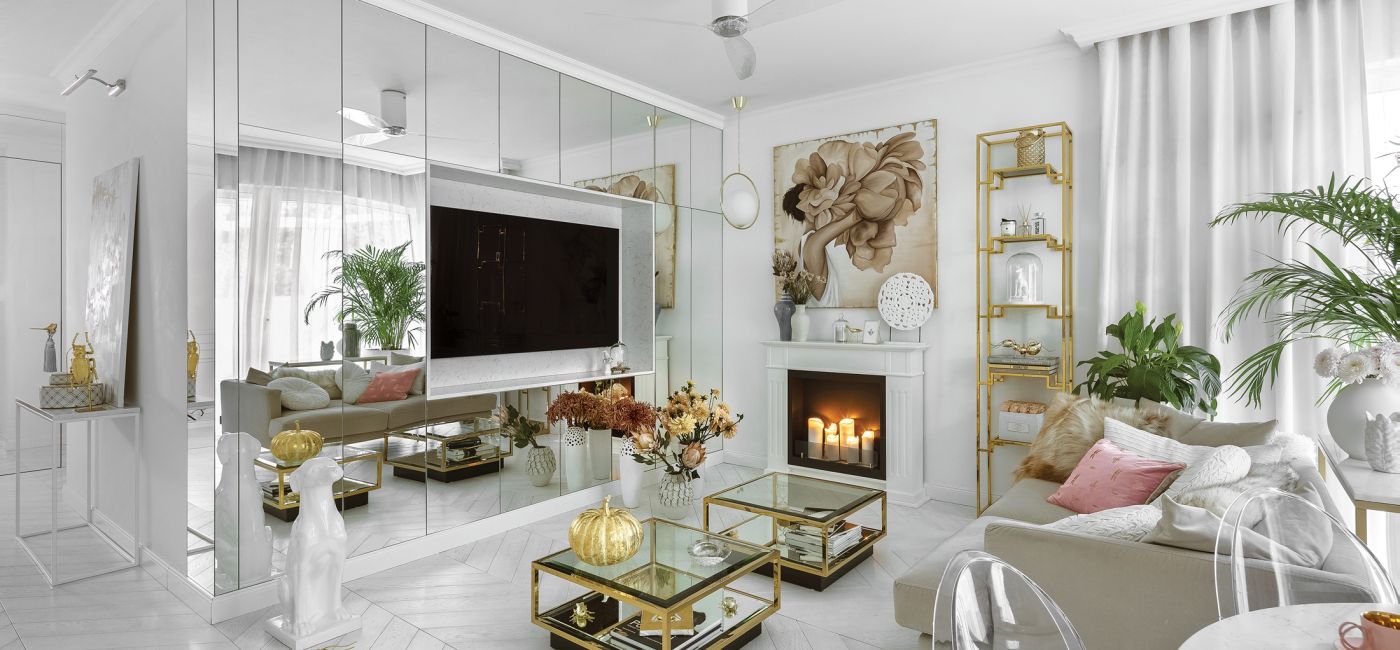 białe wnętrza ze złotymi dodatkami w stylu glamour