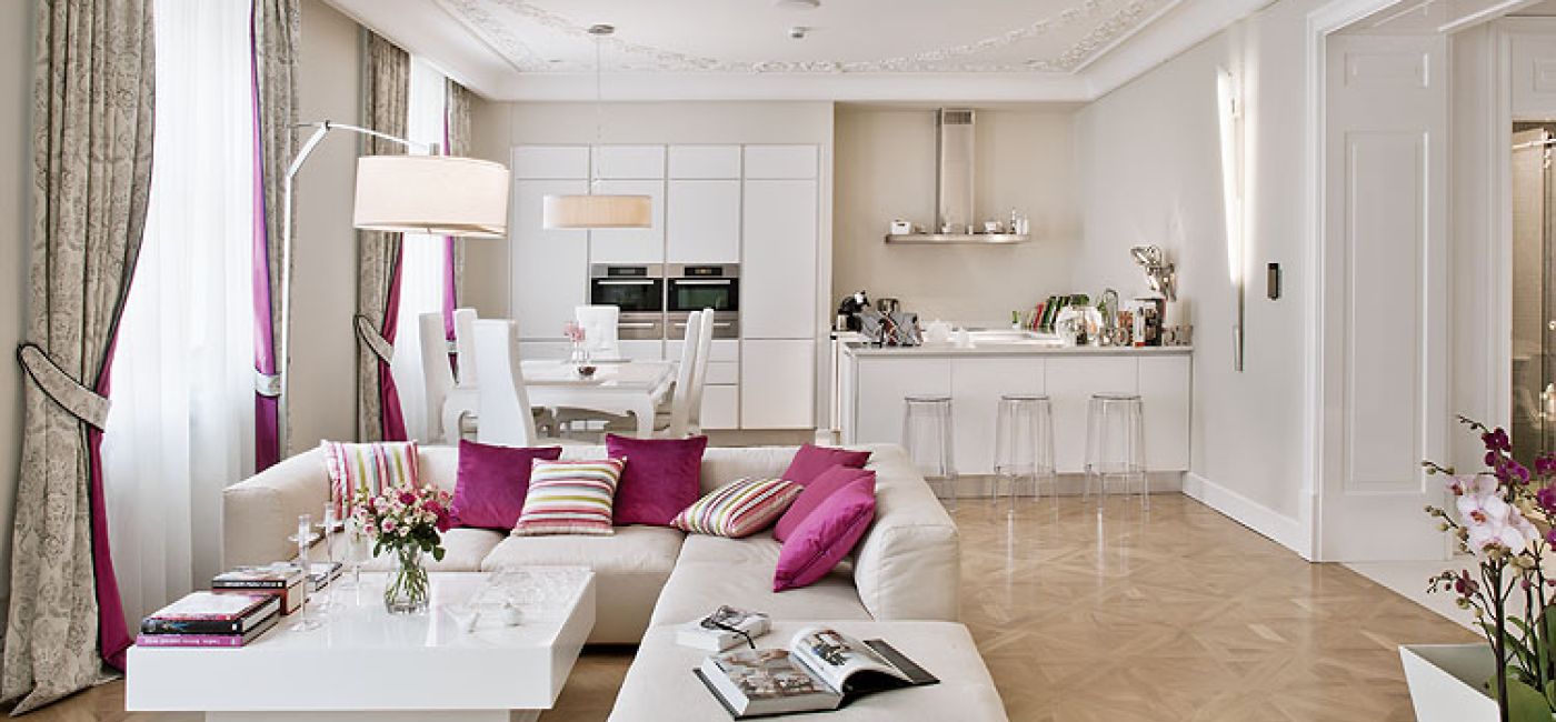 Mieszkanie jest jasne, świetliste, minimalistyczne, ale bez niepotrzebnej ascezy i przesadnej liczby gadżetów.