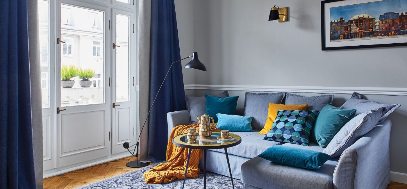 W tej warszawskiej kamienicy Joanna ma wszystko, o czym marzyła – balkon, piec i obraz, który umeblował jej dom,