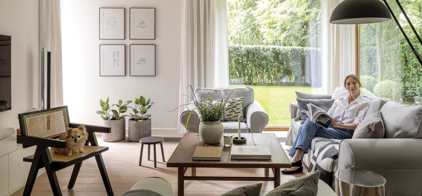 minimalistyczne wnętrze inspirowane naturą domu w Konstancinie-Jeziornej