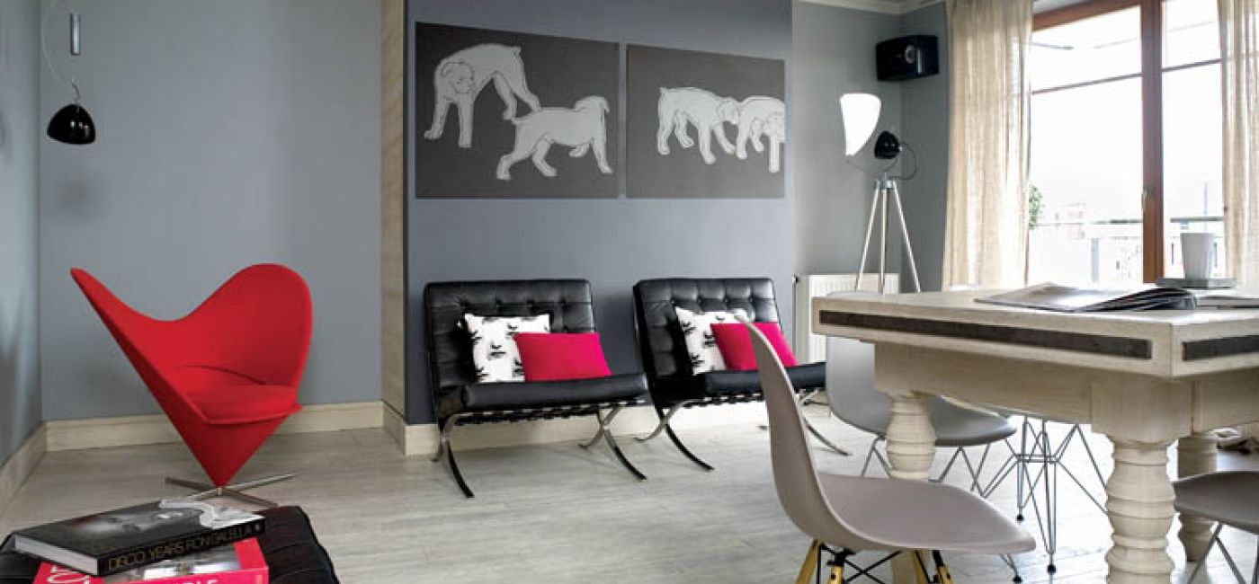 Salon minimalistyczny i spójny kolorystycznie.