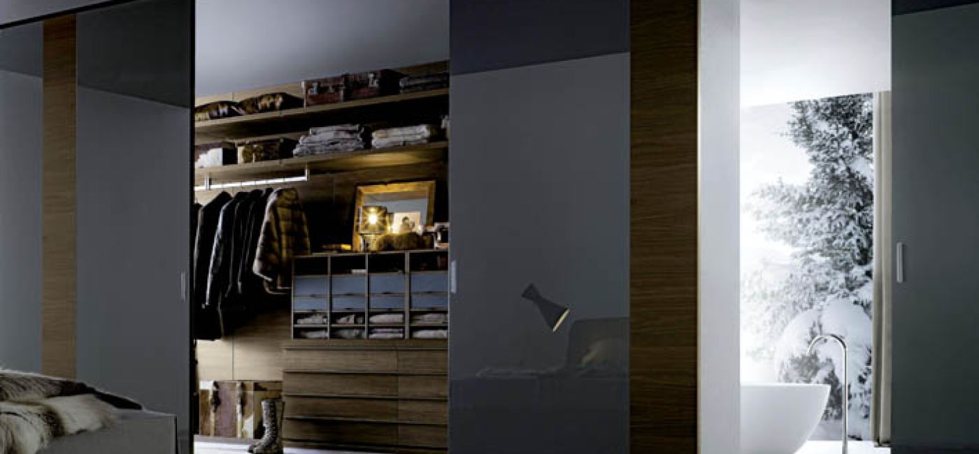 Możemy sami zaprojektować wnętrze garderoby i wybrać jej kolor. Cena - od 15 000 zł. POLIFORM
