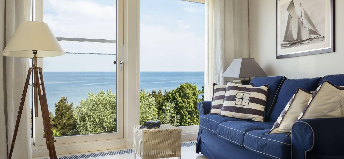 Na taras wychodzi się tutaj z każdego pokoju. Apartamentowiec stoi niemal na plaży, a morską bryzą można oddychać, nie