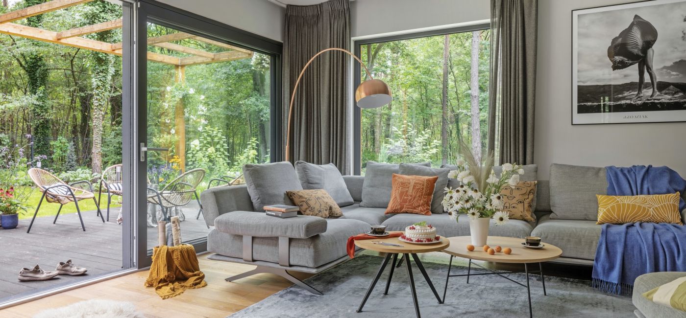 nowoczesny szary salon