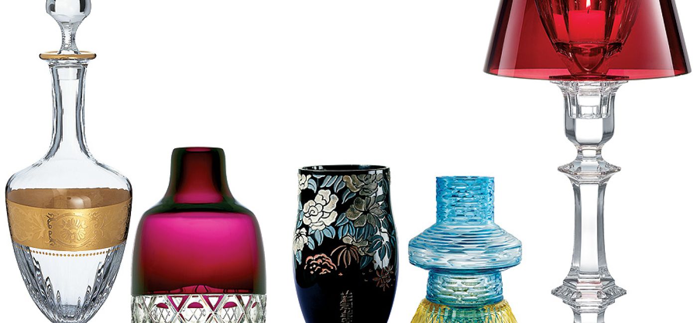 Od lewej: klasyczna karafka, pucharek projektu Jaime Hayona, wazon Vasques z 1925 r., wazon Patricii