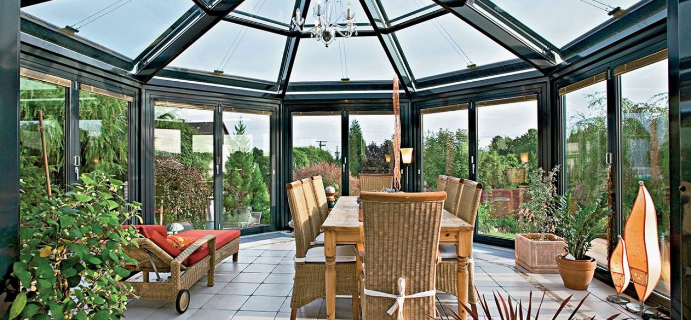 Kształt, forma i kolorystyka ogrodu zimowego Schüco zależy od indywidualnych preferencji. Od modelu prostokątnego z