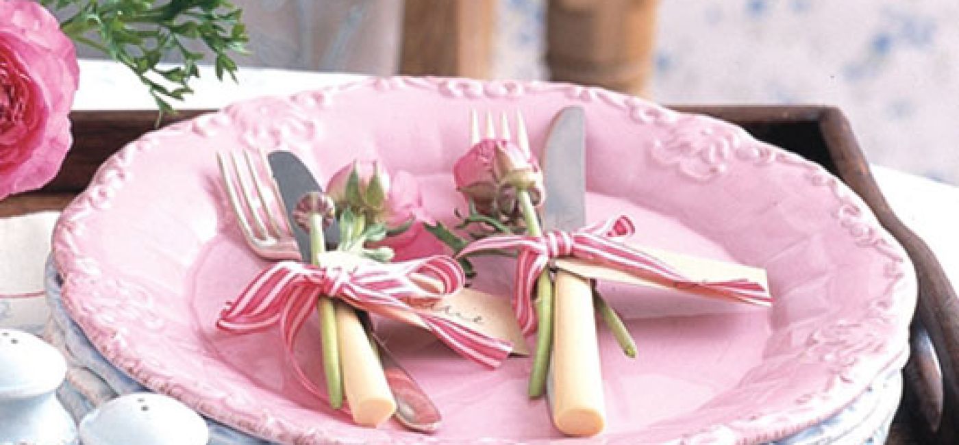 Pastelowe talerze w stylu vintage. LOVELY HOME