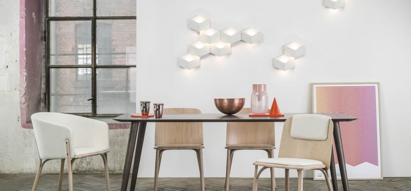 Zakręcone krzesła: gięte, modne i wygodne