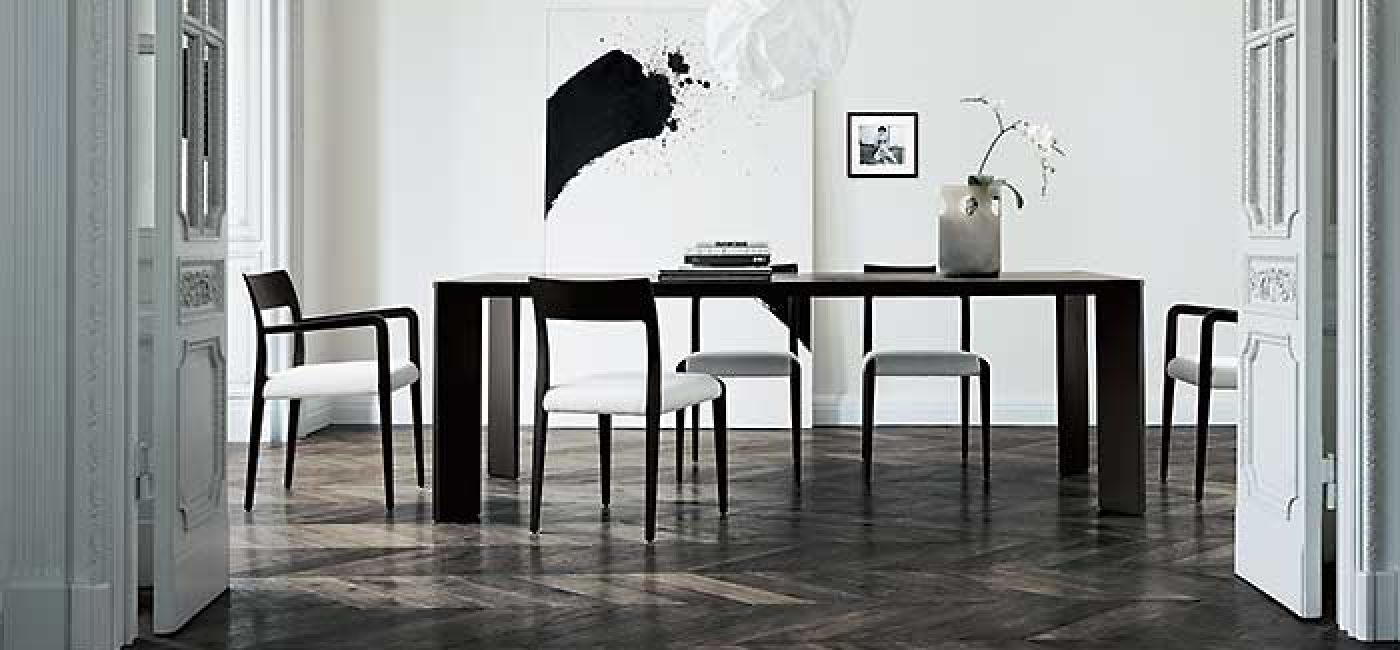 Stół Astrid z 2005 roku zaprojektowany dla firmy Flexform.