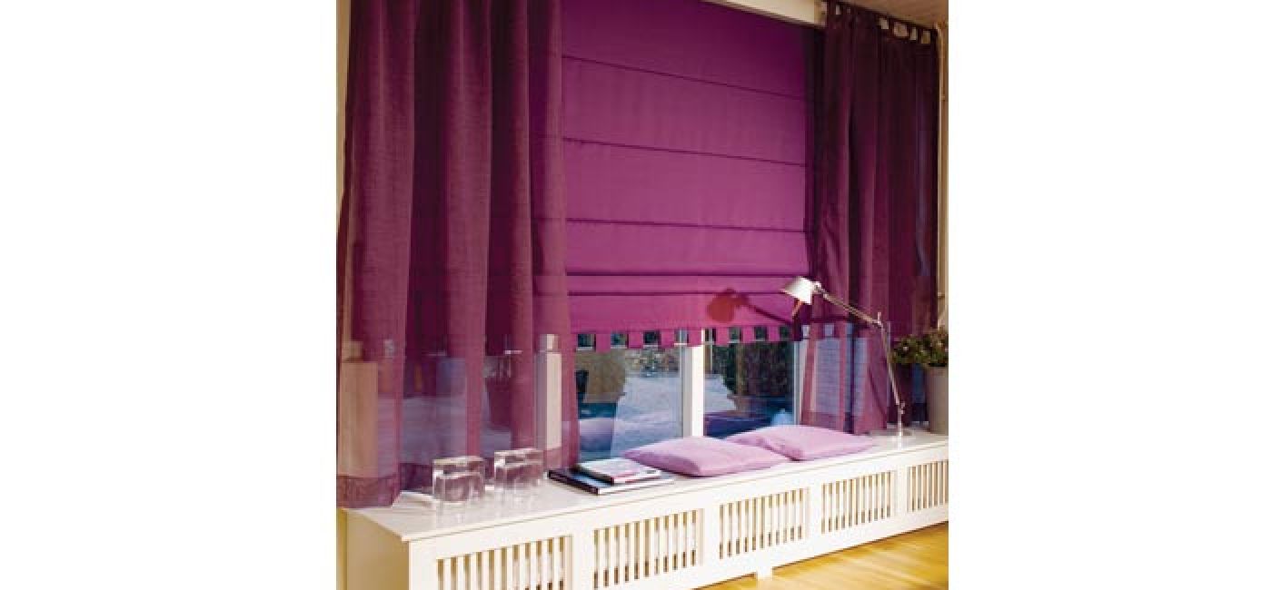 Stosowanie w oknach i rolet, i firan ma duże plusy. W zależności od tego, jak bardzo chcemy się ukryć