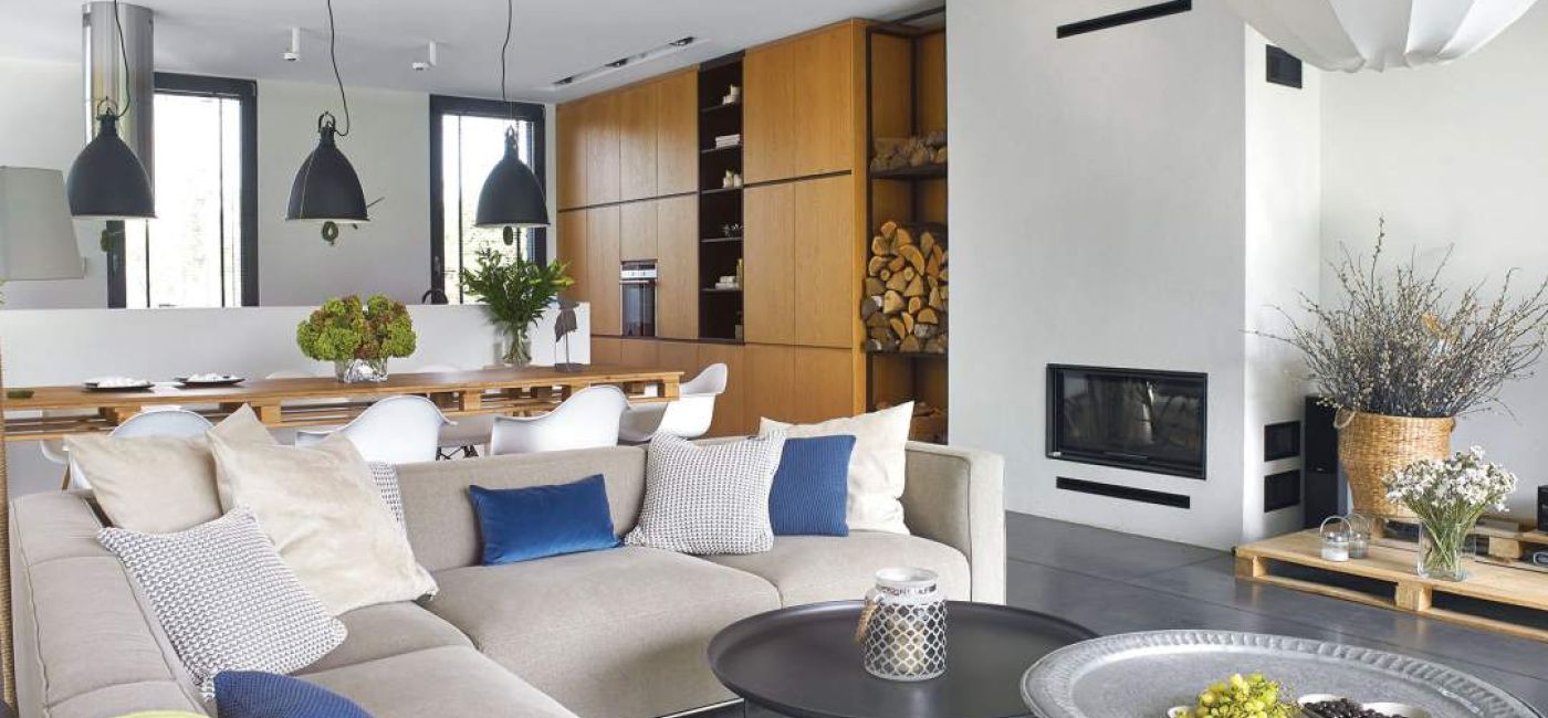 duży salon w stylu nowoczesnym