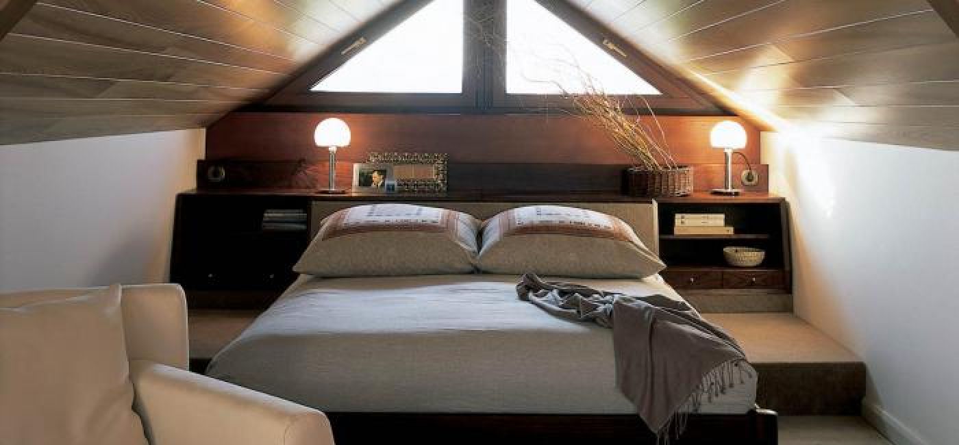Sypialnia urządzona w ascetycznym japońskim stylu.