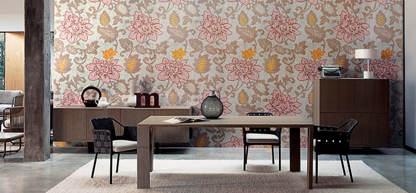 Szare chmurki, zakręcone niczym rogi liczonych przed snem baranów, to znak rozpoznawczy jesienno-zimowej kolekcji Bisazzy.