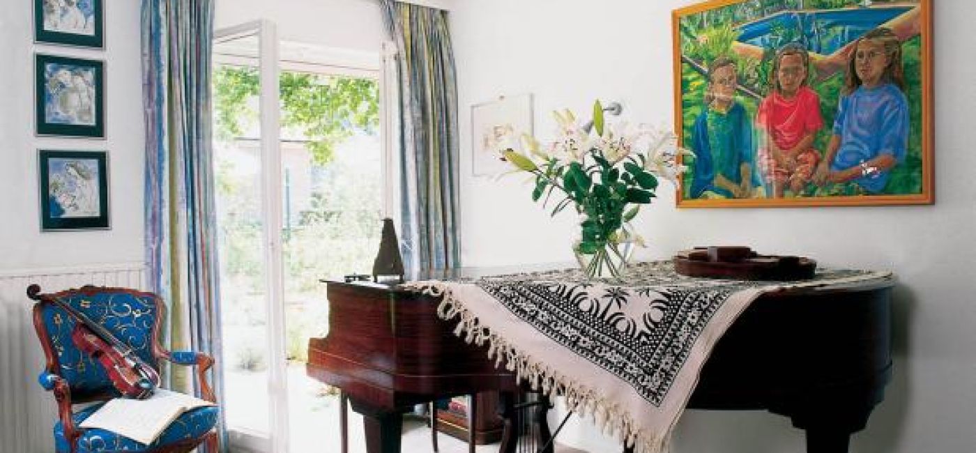 Ulubione instrumenty gospodarzy, choć europejskie, dużo podróżowały. Ingrid- skrzypaczka i Mike- chórzysta, zabrali je ze