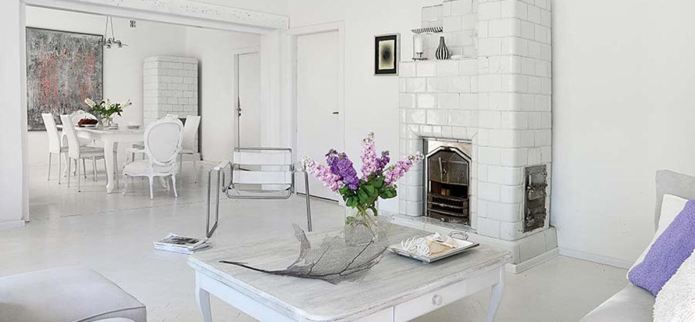 Salon stanowi jedną wielką przestrzeń połączoną z jadalnią.