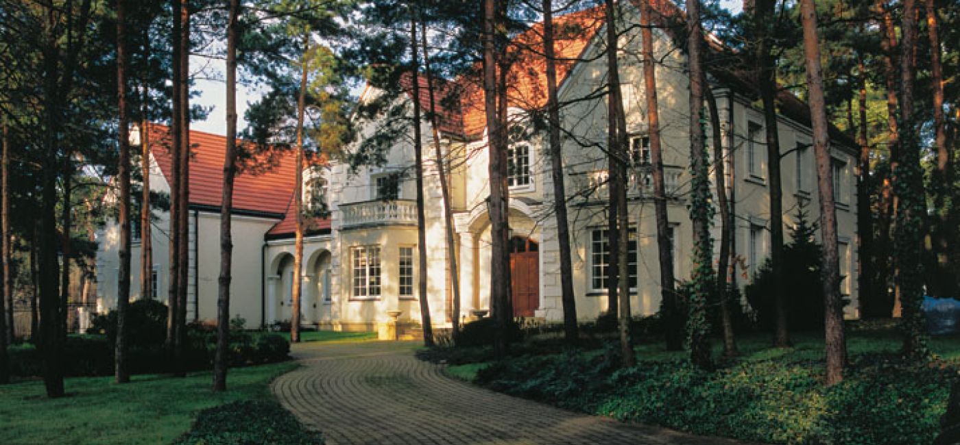 W sercu podwarszawskiego Konstancina jest pałacyk przypominający angielską wiejską rezydencję.