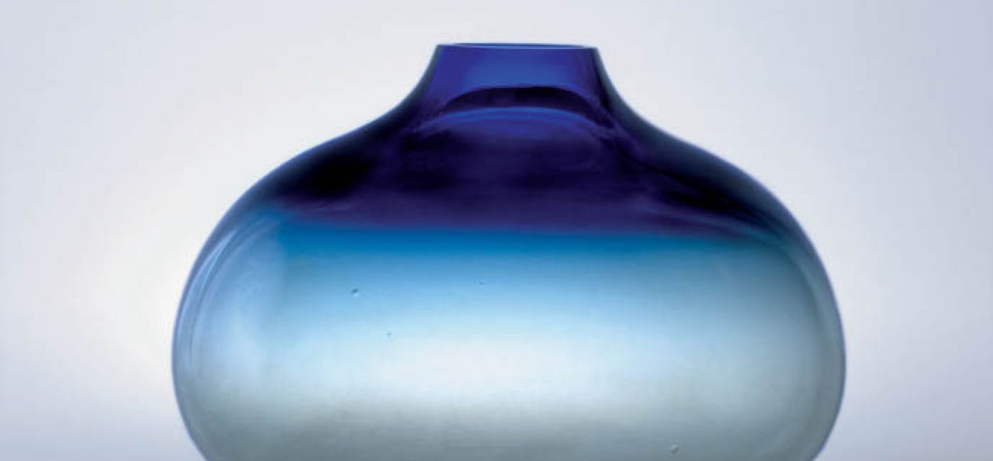 Wazon Kama , szkło sodowe cieniowane, projekt Zbigniew Horbowy, 1964 r.