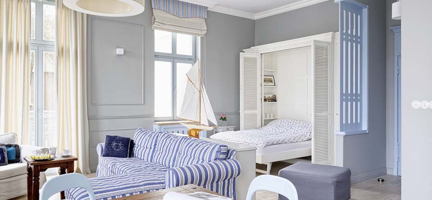 Wnękę na łóżko zaprojektowała Ewa, a zrobiła Fabryka Wnętrz. Kanapa z IKEA – gdy znudzą się granatowe paski, WŁaścicielka