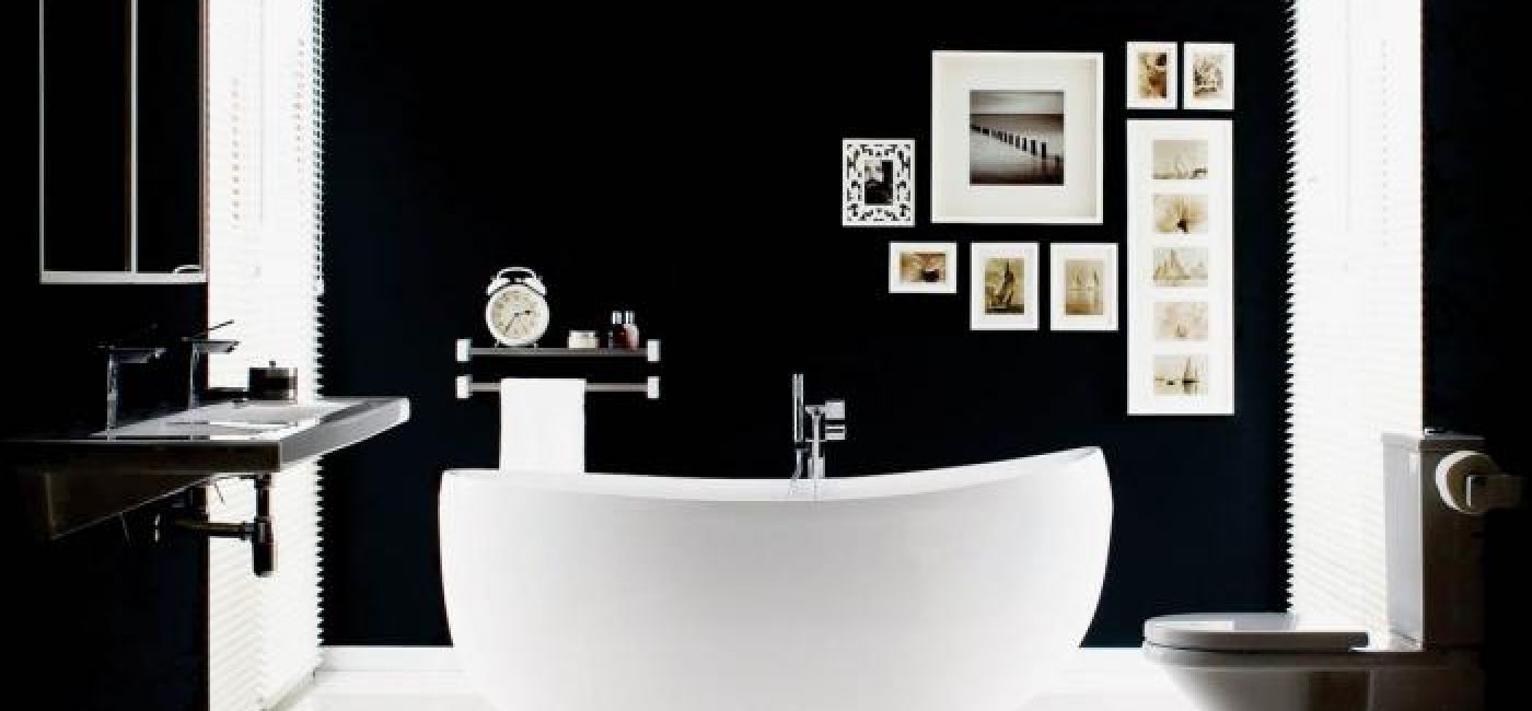 Wolno stojąca wanna akrylowa Future firmy Poolspa kosztuje 9884 zł, a podwójna umywalka Style firmy Laufen - 3696 zł.