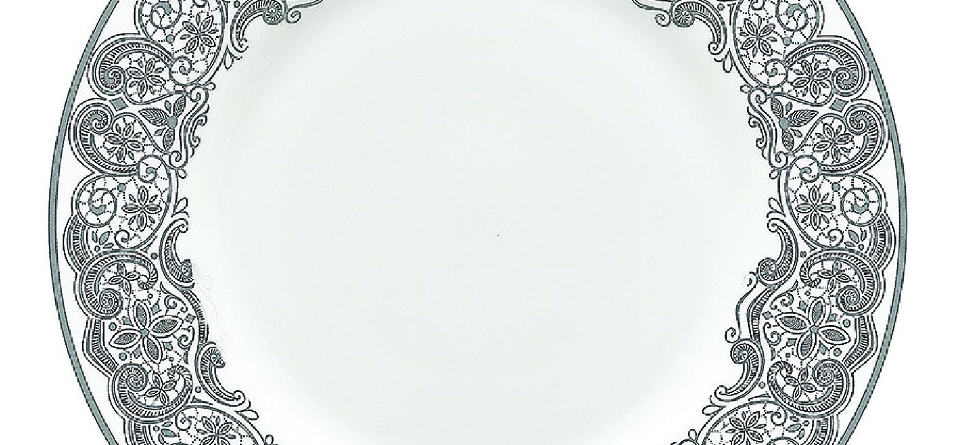 Www1.bloomingdales.com: duży talerz Waterford Lismore Lace, 127 zł.