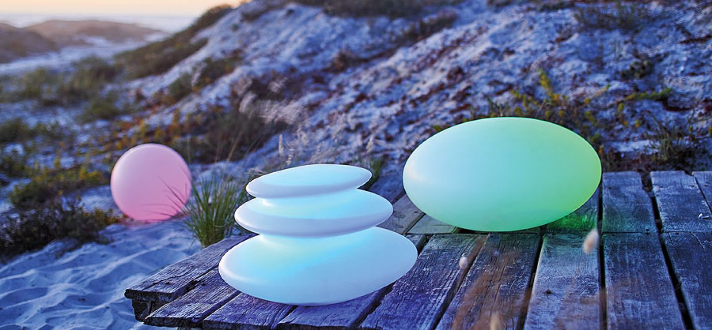 Lampy, które włączają się po zapadnięciu zmroku.