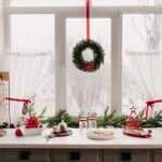 świąteczne dekoracje okna i parapetu