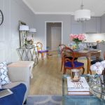Nadmorski glamour – małe mieszkanie w stylach nowojorskim i hamptons