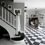 Czarno-biała szachownica i chłodne szarości stylu skandynawskiego - co wynika z takiego połączenia we wnętrzach?