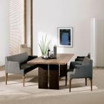 Dębowy stół oraz sofa i krzesła z kolekcji C-Line. RITZWELL
