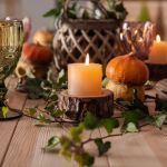 Dekoracja stołu w kolorach jesieni