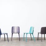 Krzesła Split w cieniowanych kolorach. Meble gięte TON.