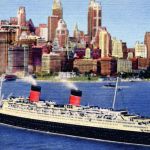 Liniowiec Queen Elizabeth przybywa do Nowego Jorku, pocztówka pamiątkowa z 1951 r., fot. FREE