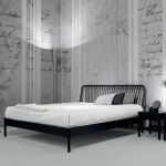 Łóżko z kolekcji Sveva. FLOU. Meble z surowego drewna