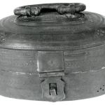 Miedziany chlebak z Tybetu, XIX w., MUSEUM DER BROTKULTUR, ULM, WWW.MUSEUM-BROTKULTUR.DE